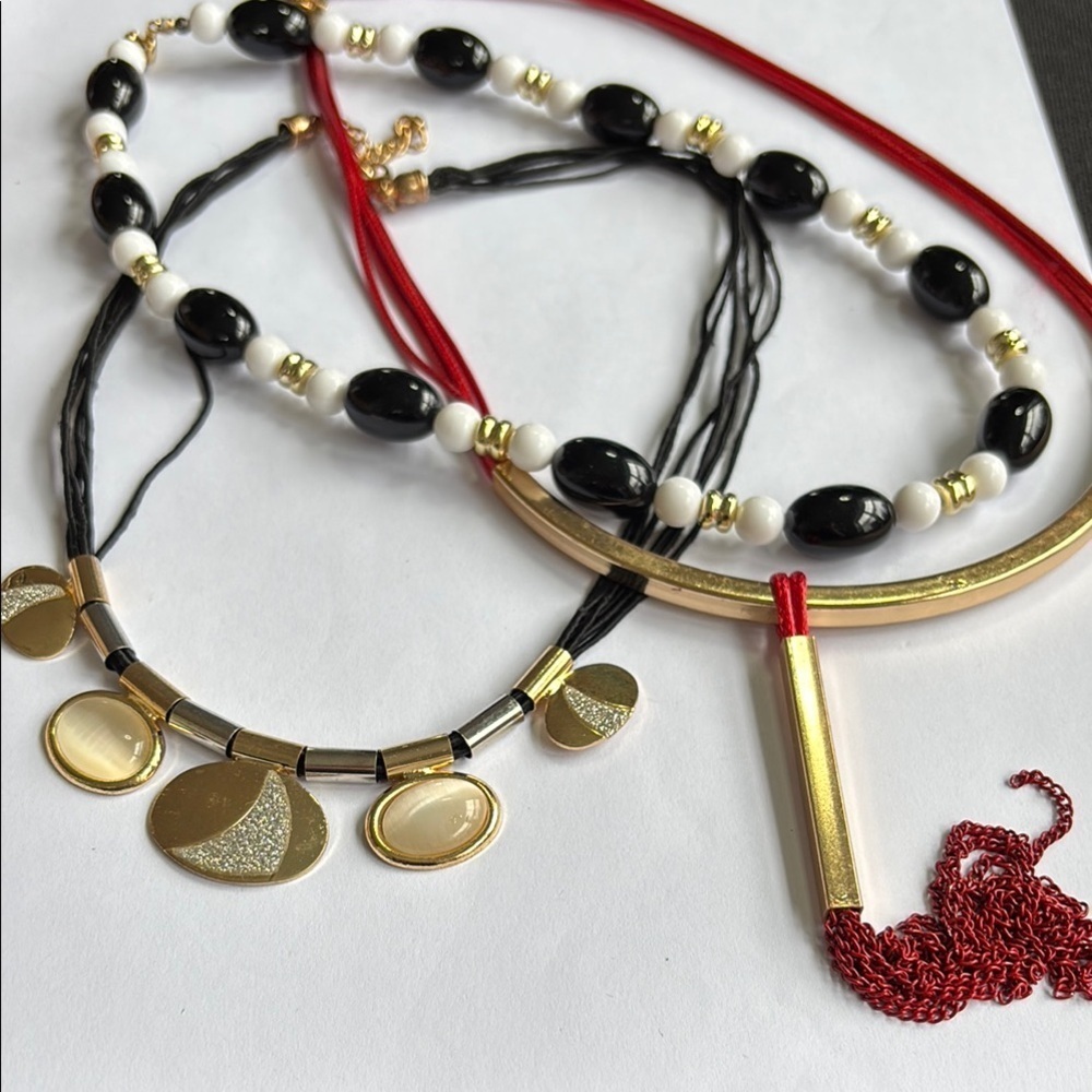 🎉4/30$🎉 3 Elegant Gold and Black Necklaces✨